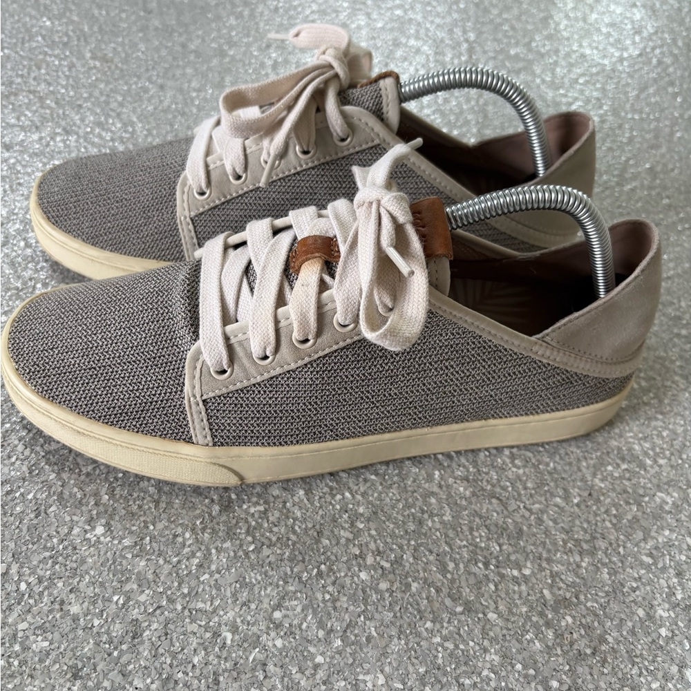 OluKai Women's Pehuea Lī sneakers size 10